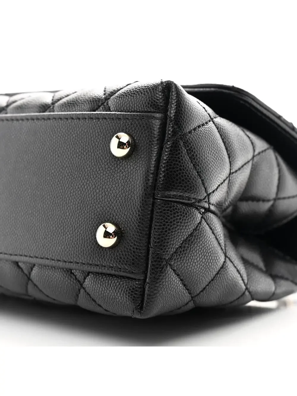 CHANEL indulge timeless